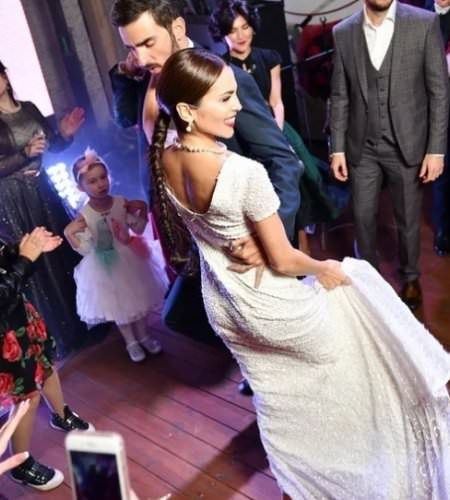 Сати в платье от свадебного салона «Аврора»