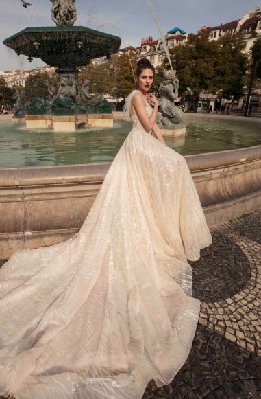 Красивое брачное платье Margarita de Austria от Innocentia