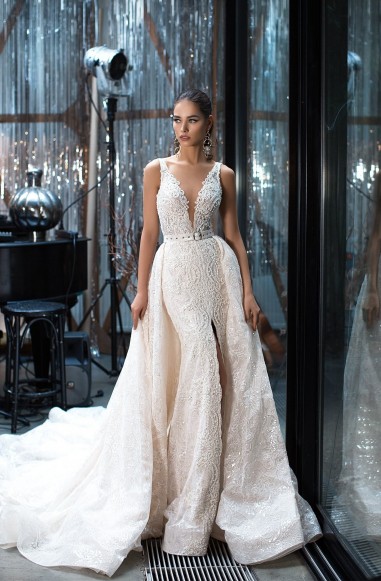 Красивое брачное платье Avrora от Lorenzo Rossi