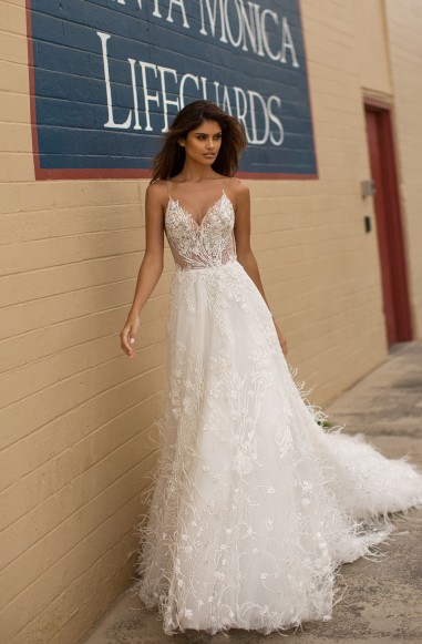 Красивое брачное платье Everly от Milla Nova