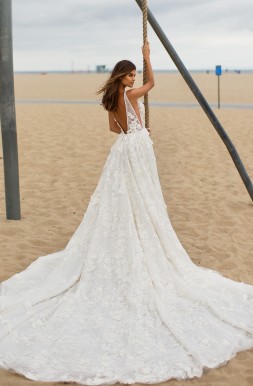 Роскошный свадебный наряд Nessa от дизайнера Milla Nova